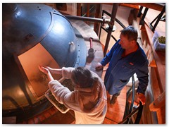 Erster Hopfen kommt in den Sud